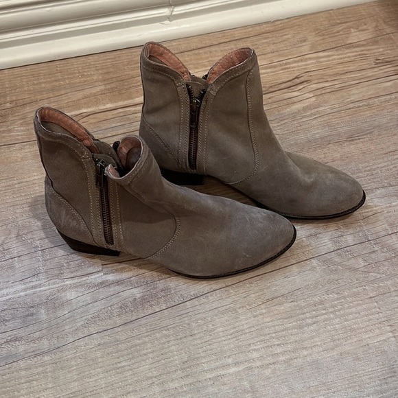 SEYCHELLES LUCKY PENNY SUEDE
WESTERN BOOTIE SIZE:8 - Picture 4 of 5
